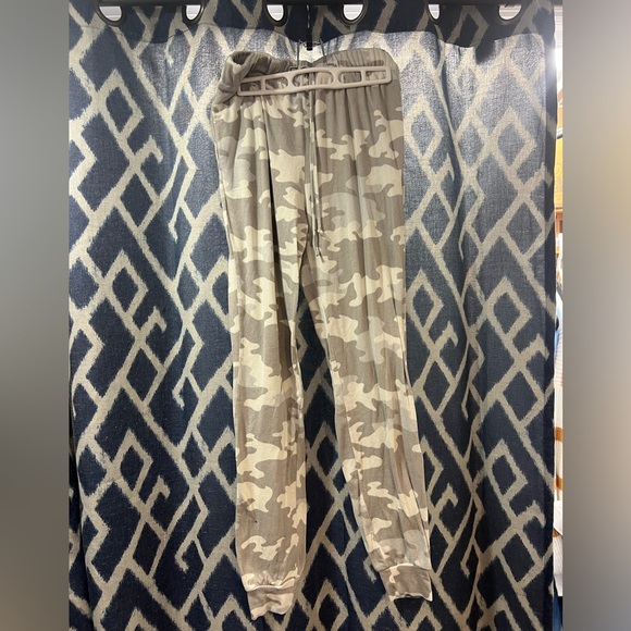 Wandering Dreams Camo Joggers Size M - Picture 4 of 5